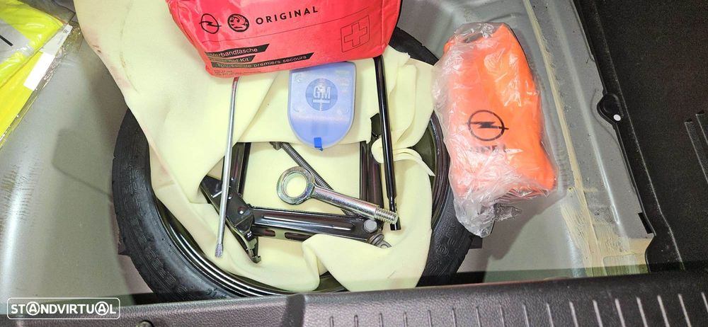 Opel Karl 1.0 120 Anos - 11