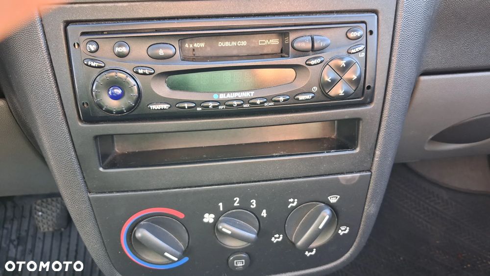 Opel Corsa 1.0 12V Base / Start - 17