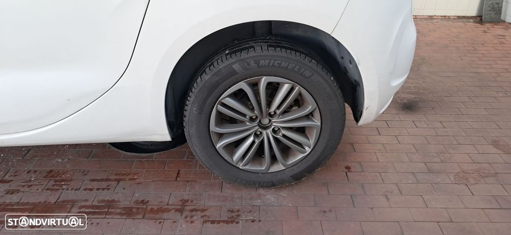 Citroën DS4 1.6 e-HDi So Chic - 3