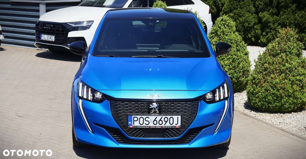 Peugeot 208 - 8