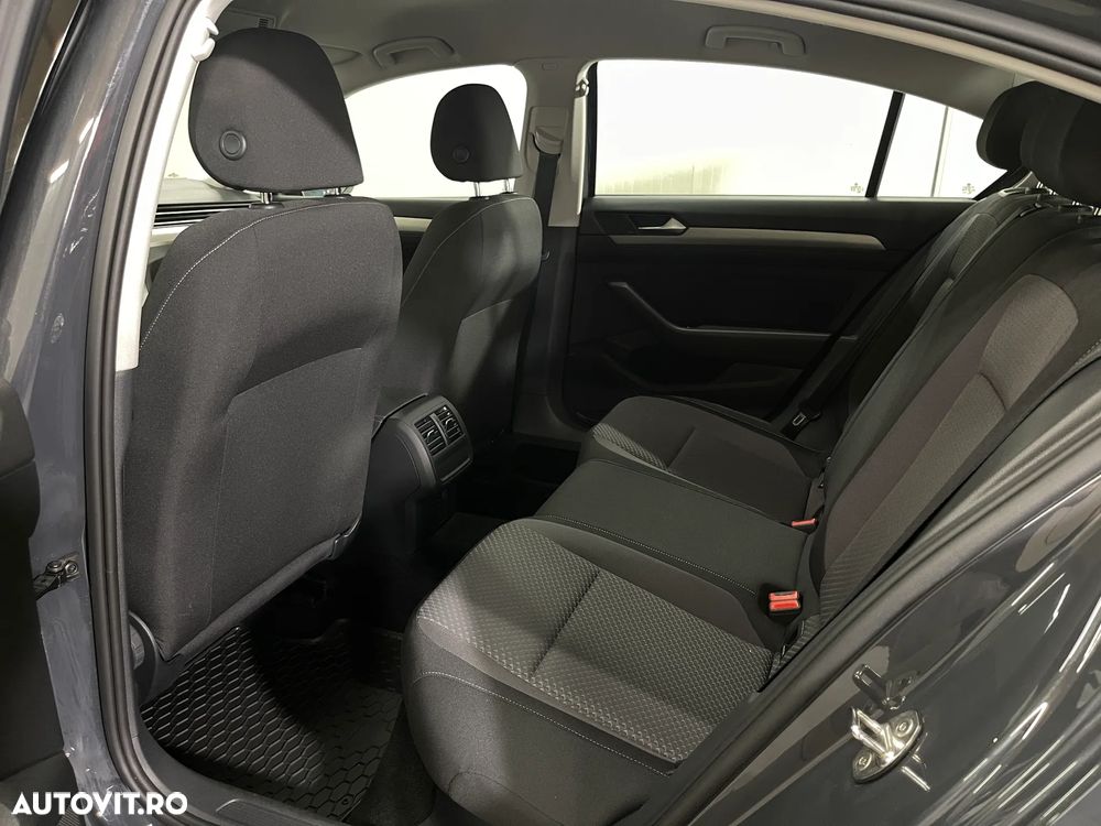 Volkswagen Passat 1.5 TSI ACT Advance - 12