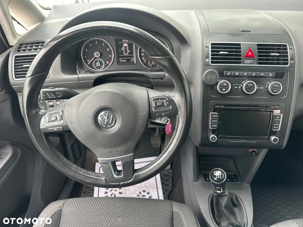 Volkswagen Touran - 27