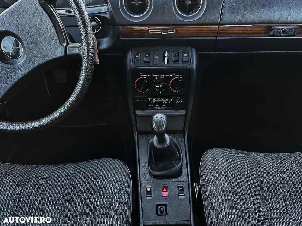 Mercedes-Benz W123 - 21