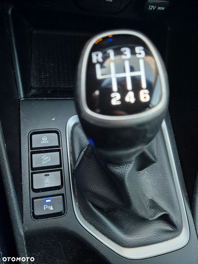 Hyundai Tucson 2.0 CRDI BlueDrive Style 2WD - 24