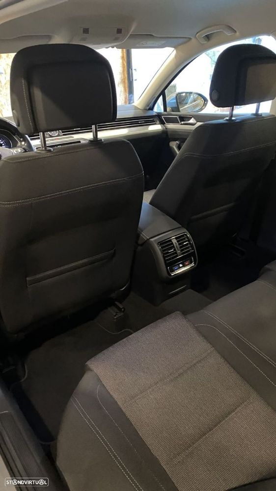 VW Passat Variant - 40