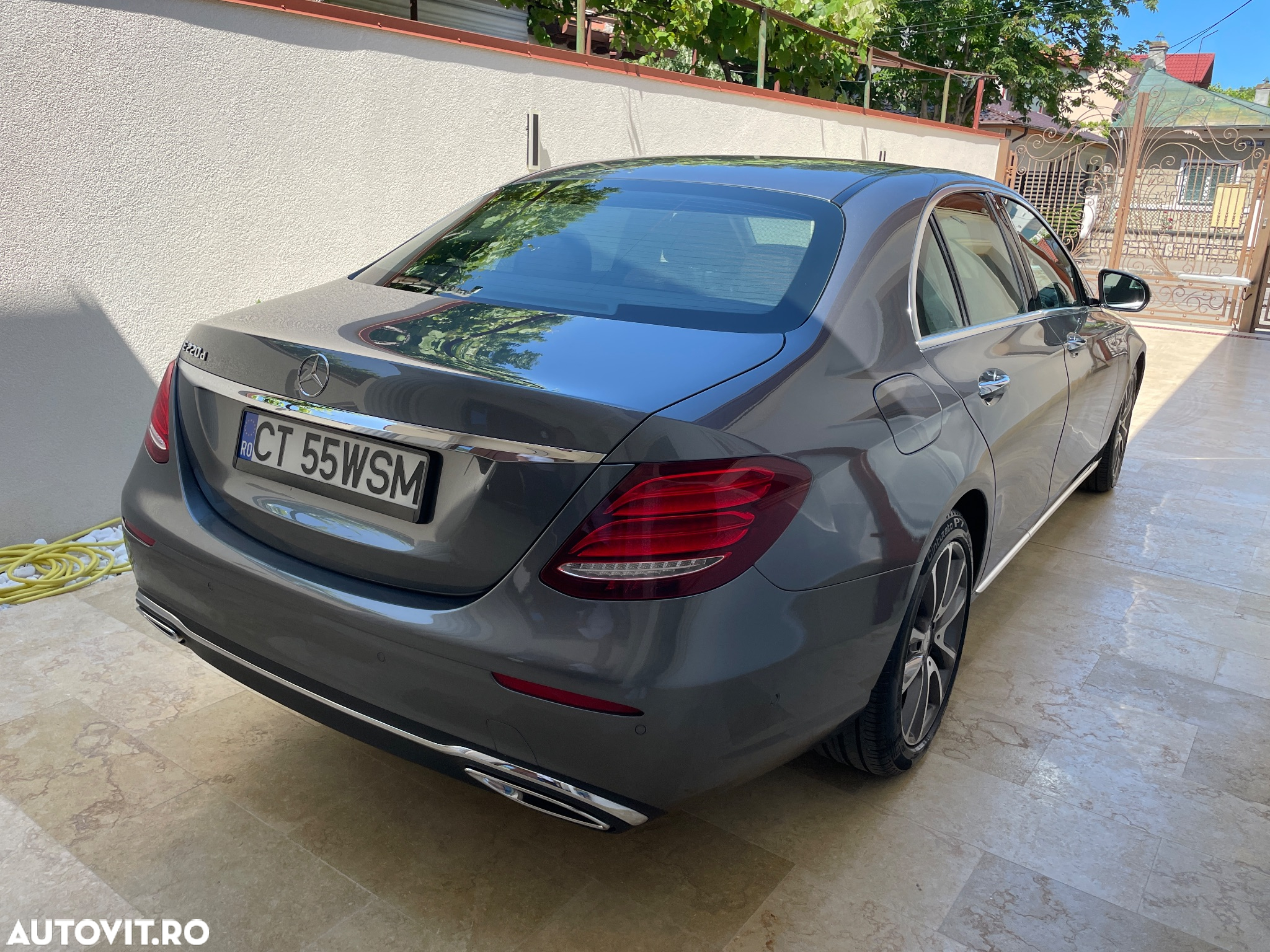 Mercedes-Benz E 220 d T 9G-TRONIC - 4