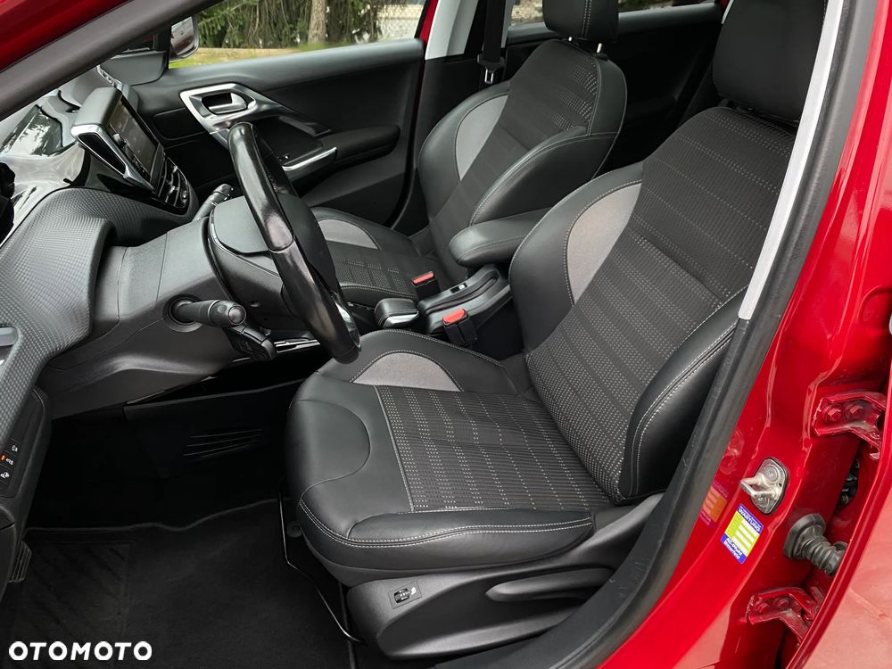 Peugeot 2008 1.2 Pure Tech Allure S&S EAT6 - 10