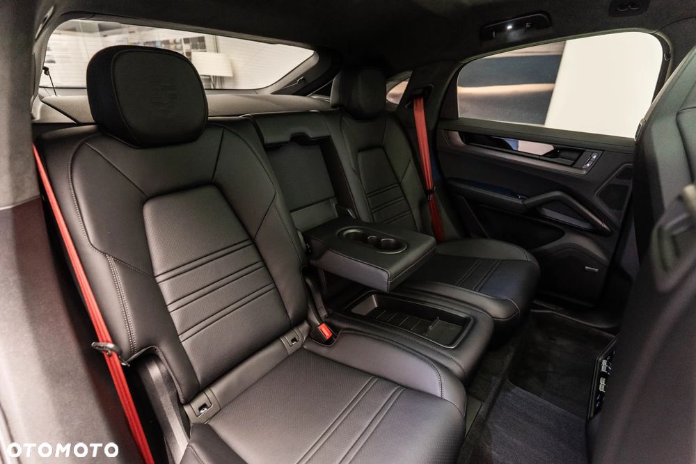 Porsche Cayenne GTS - 13