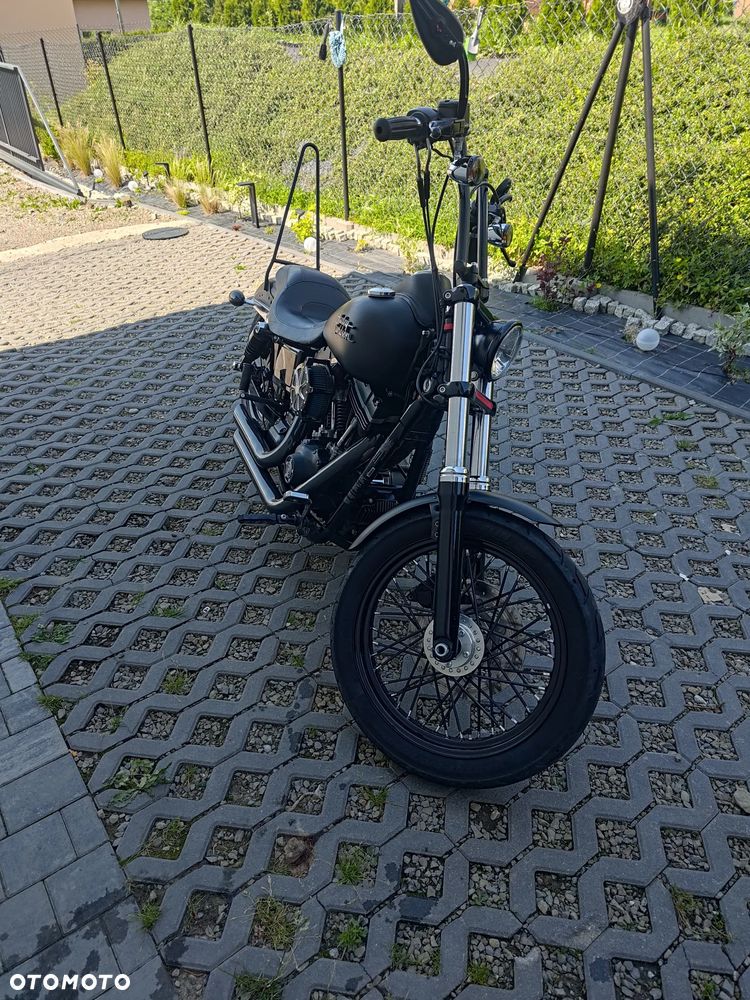 Harley-Davidson Dyna Street Bob - 14
