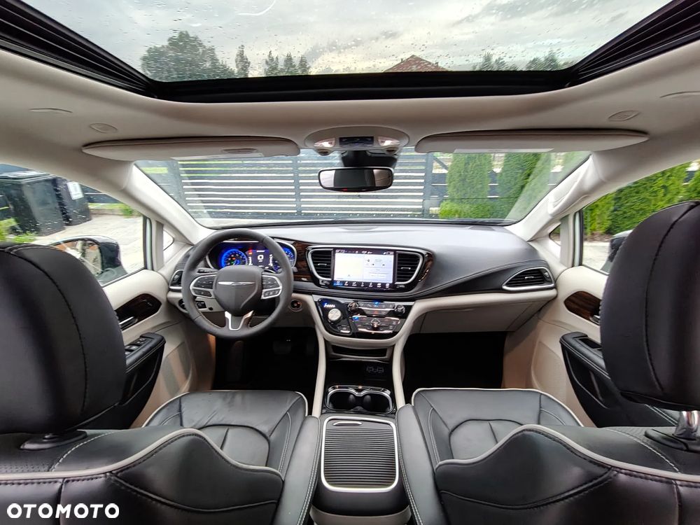 Chrysler Pacifica - 26