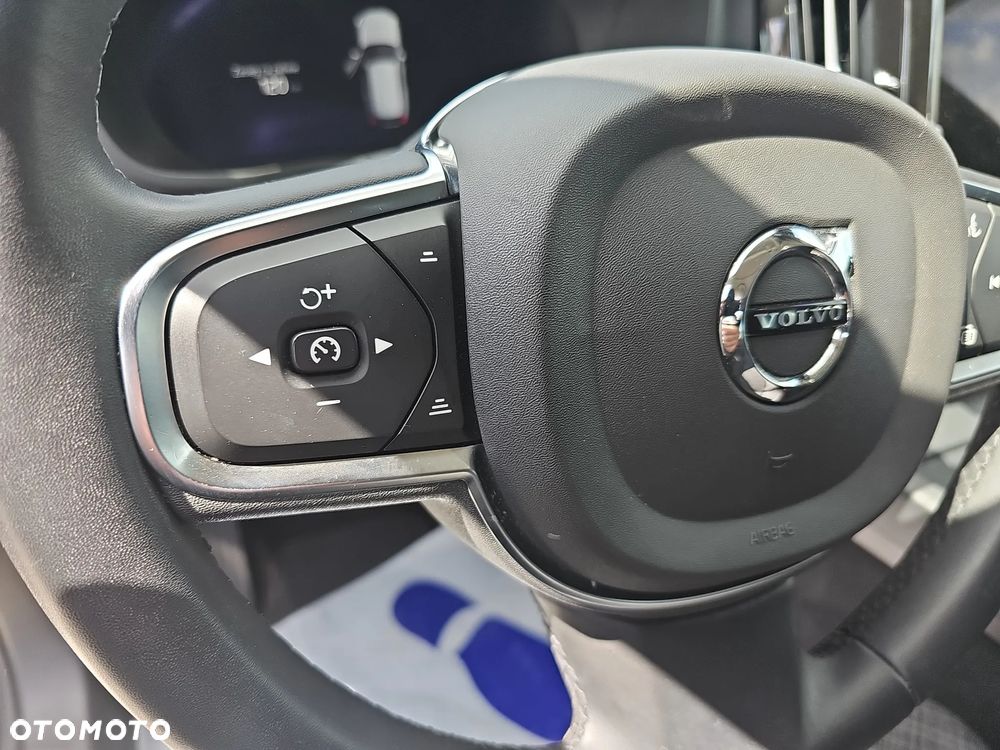 Volvo XC 60 B4 D Essential - 17