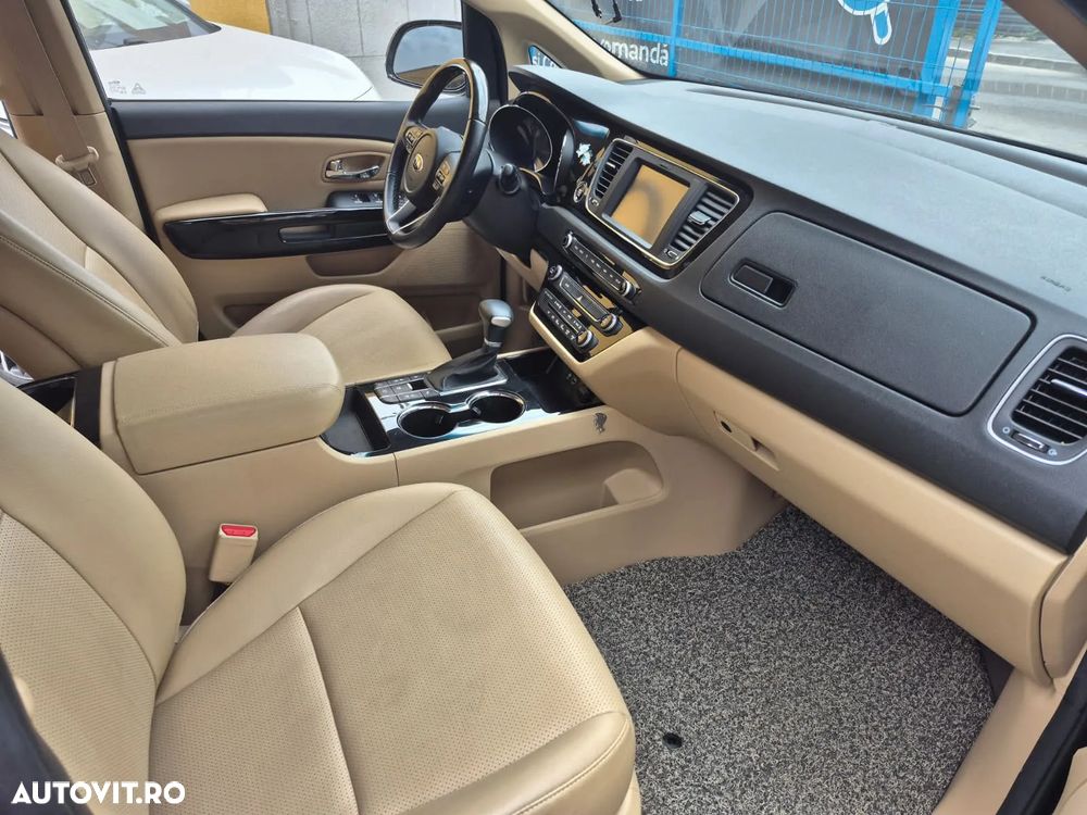 Kia Carnival - 15