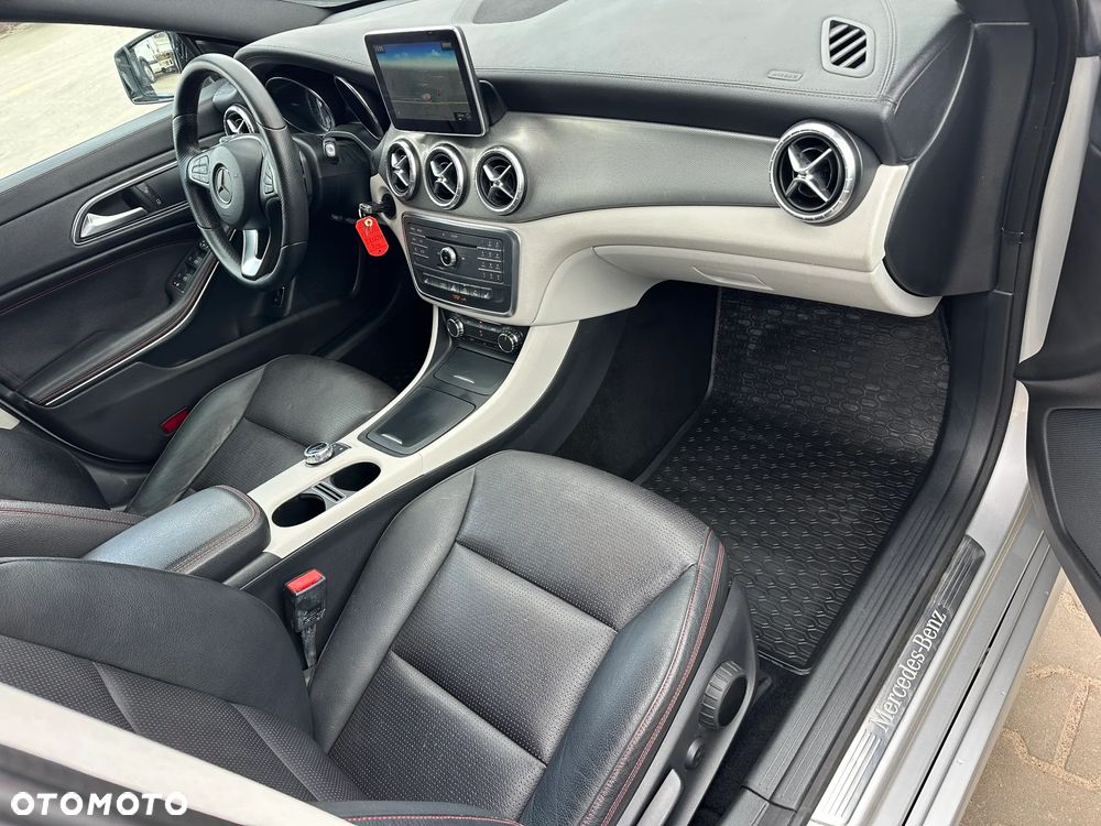 Mercedes-Benz CLA 200 7G-DCT Peak Edition - 17