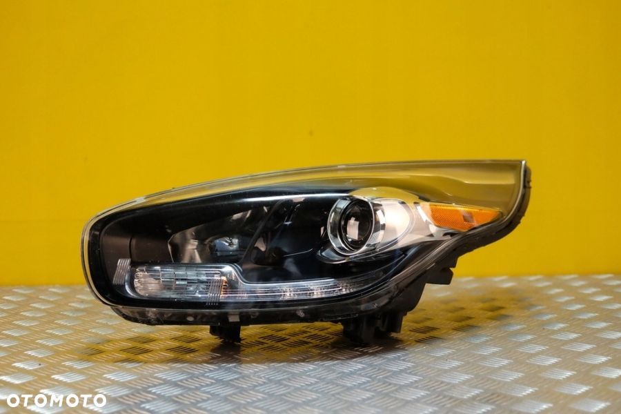 KIA CARENS 4 RONDO 2013- REFLEKTOR LAMPA XENON USA - 1