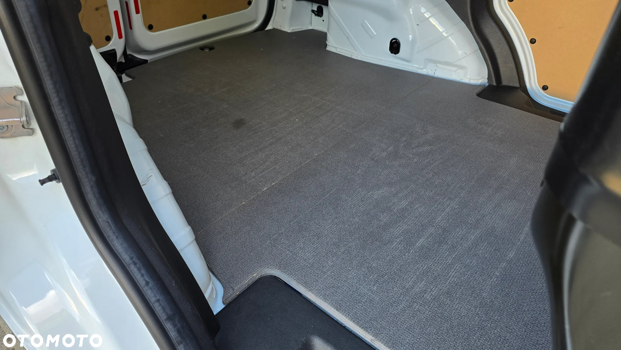 Ford Transit Courier - 22