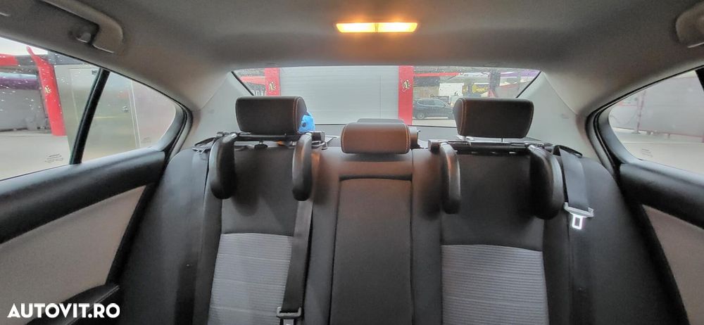 Toyota Avensis 2.0 D-4D Executive - 12