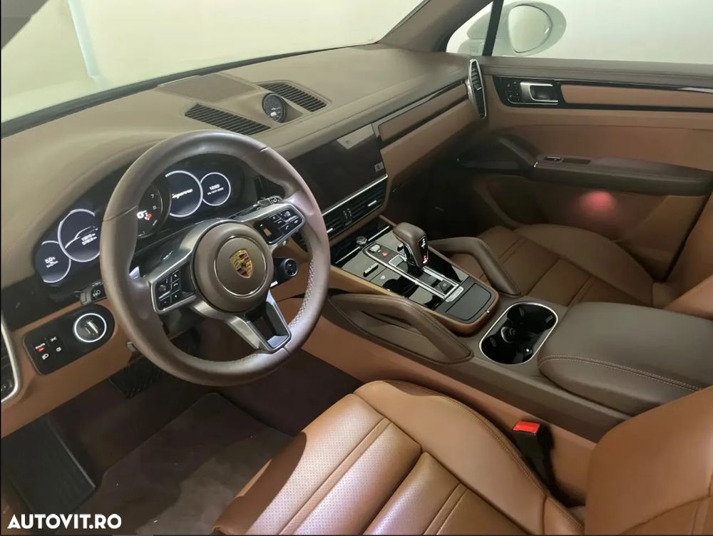Porsche Cayenne - 1