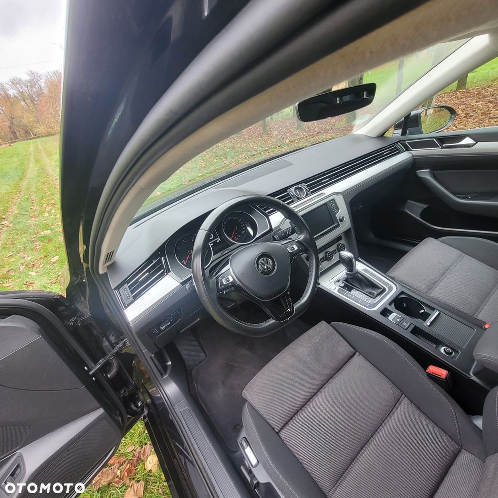 Volkswagen Passat - 12