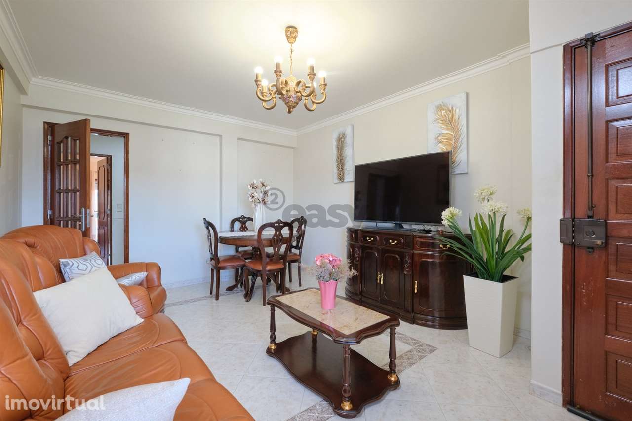 Apartamento T2 (T1+1) Duplex, 2 W/C´s, Remodelado com Varanda, Último - Grande imagem: 2/31