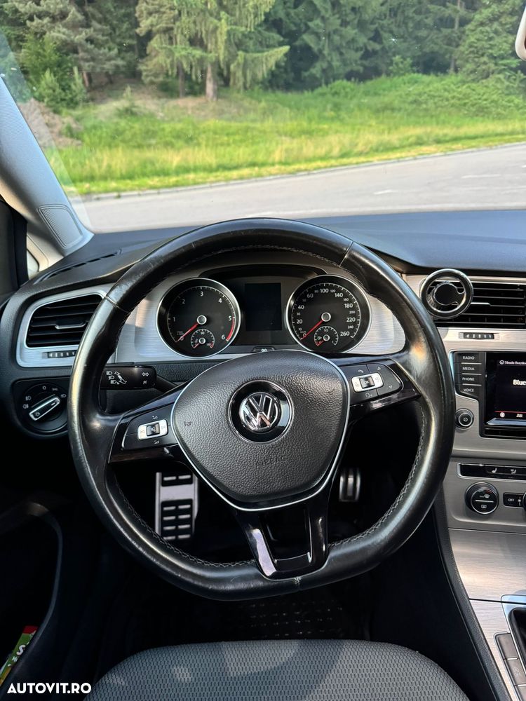 Volkswagen Golf - 11