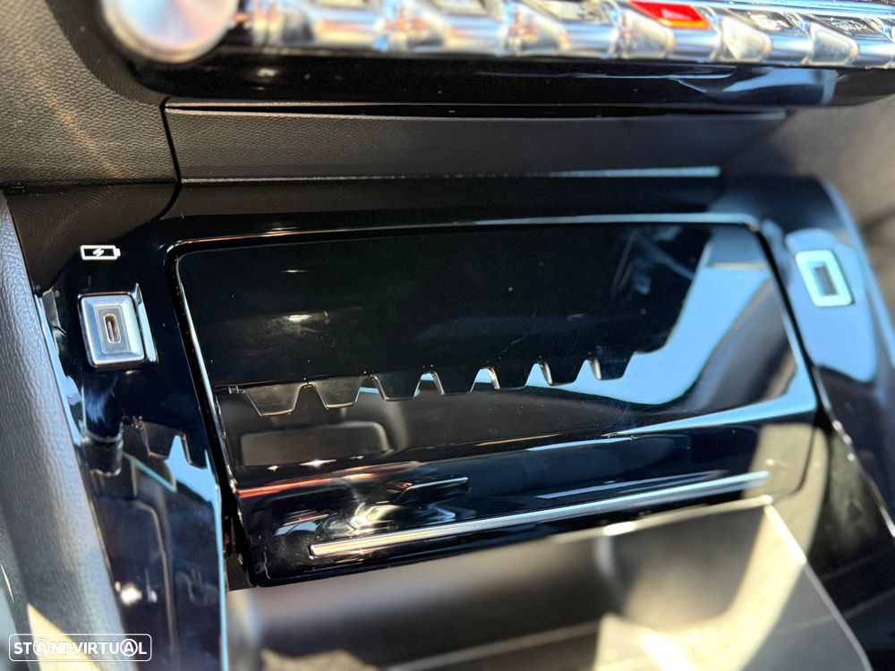 Peugeot e-208 GT Pack - 23