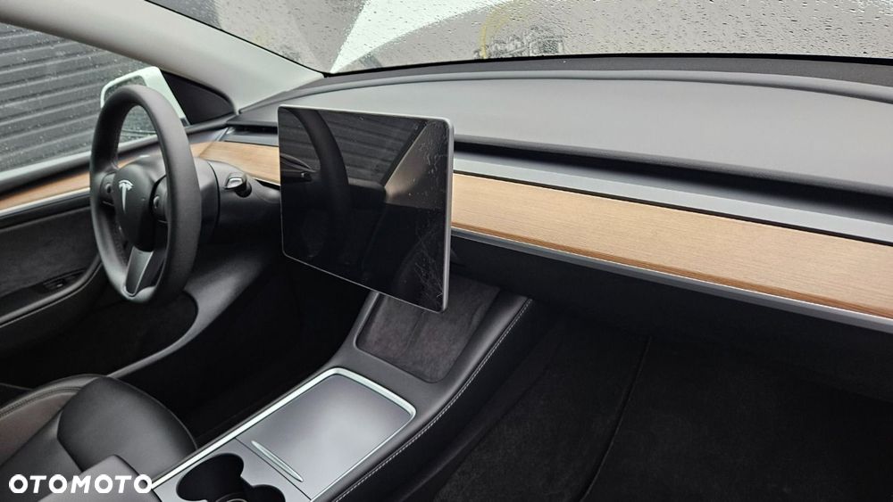 Tesla Model Y - 28