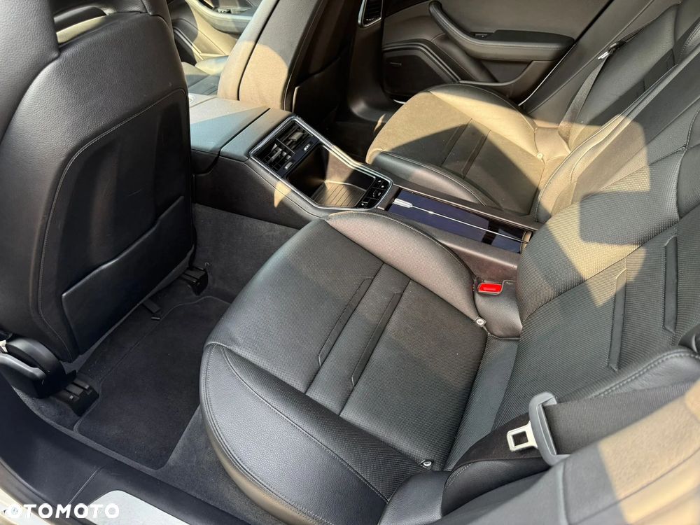 Porsche Panamera - 18