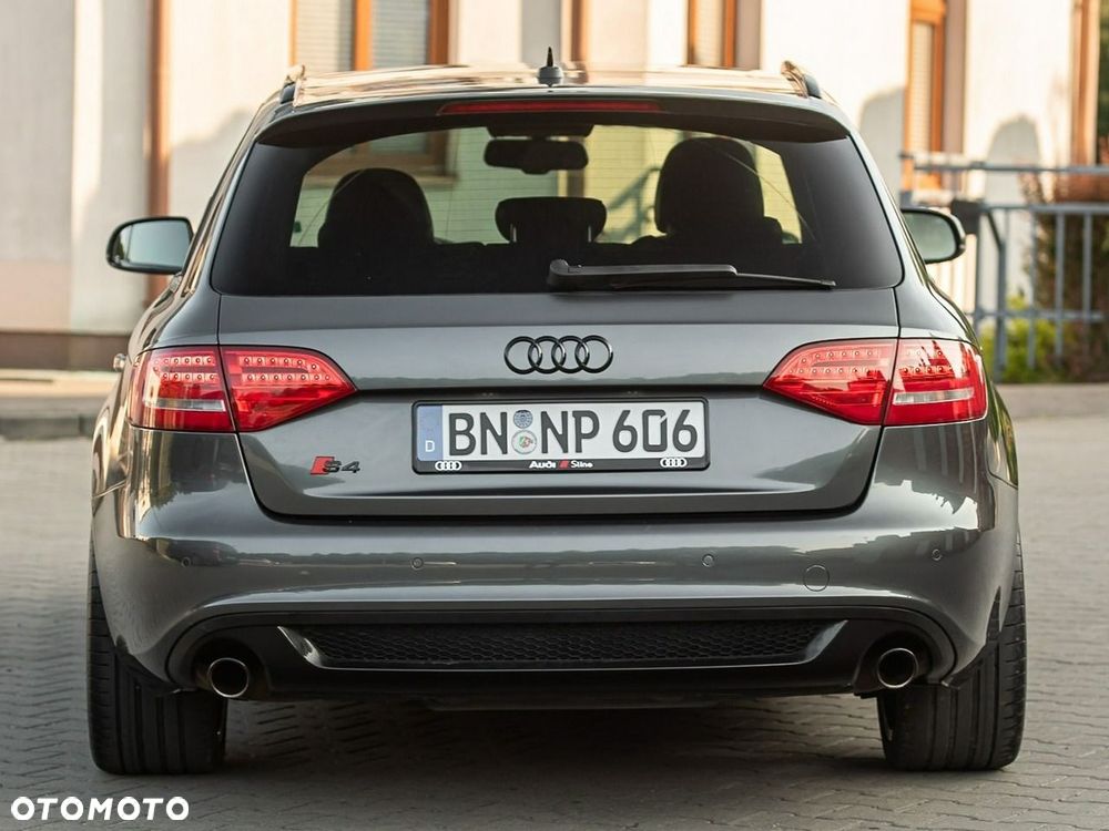 Audi A4 Avant - 16