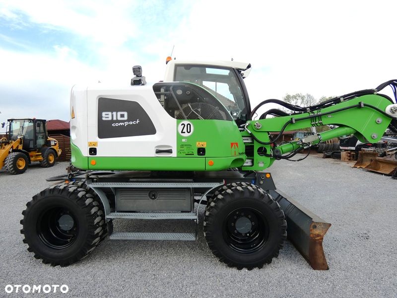 Liebherr A910 Compact / Z Niemiec / Super Stan / BEZ DPF / 2 Łyżki / - 40