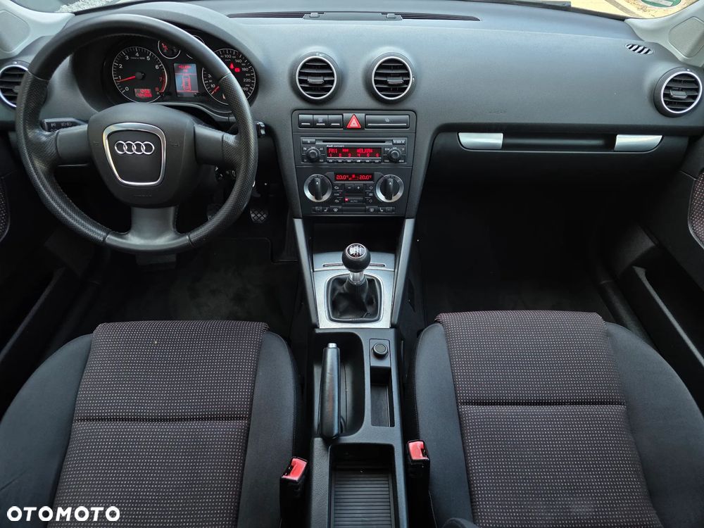 Audi A3 Sportback 1.6 FSI Attraction - 10