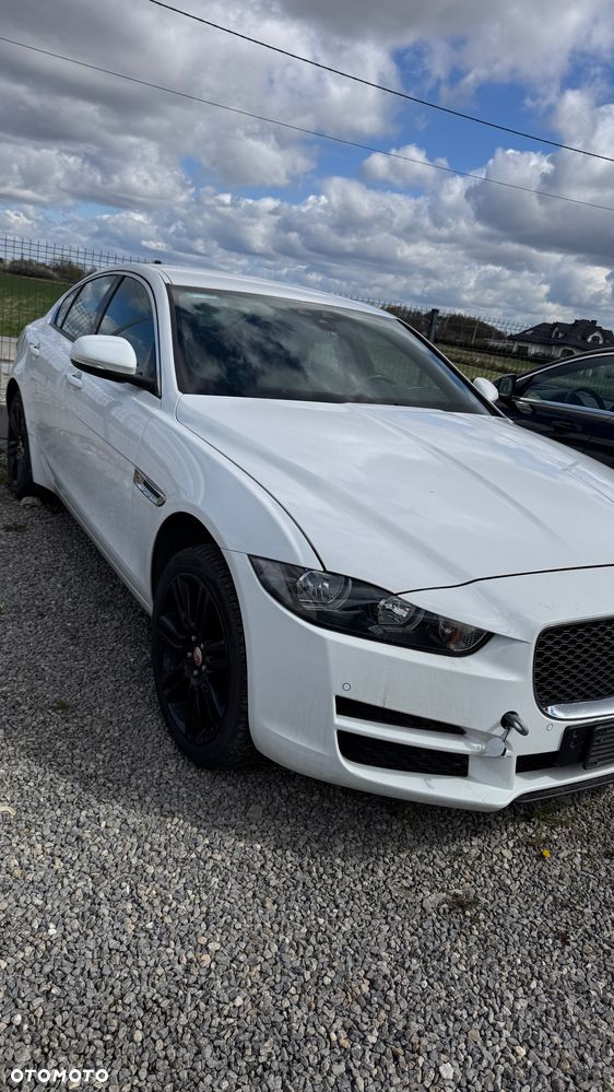 Jaguar XE - 3