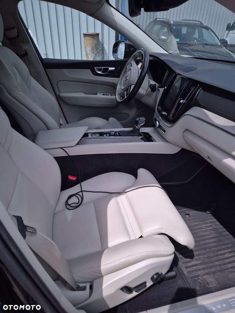 Volvo XC 60 D5 SCR AWD Inscription - 11