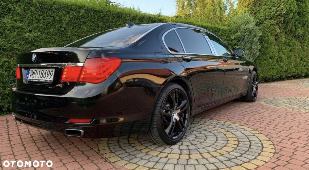 BMW Seria 7 740i - 5