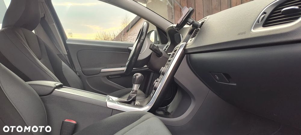 Volvo S60 T3 Momentum - 17