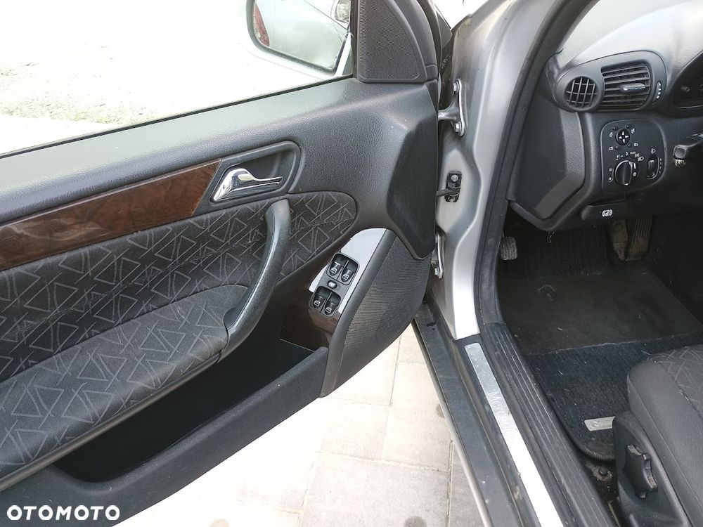 Mercedes-Benz Klasa C 200 T CDI Classic - 10