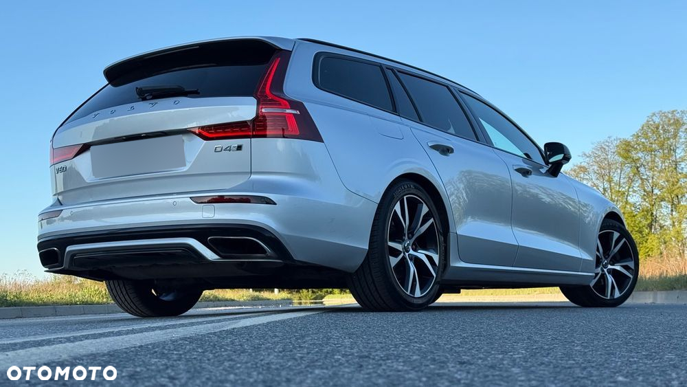 Volvo V60 D4 AWD Geartronic R-Design - 30
