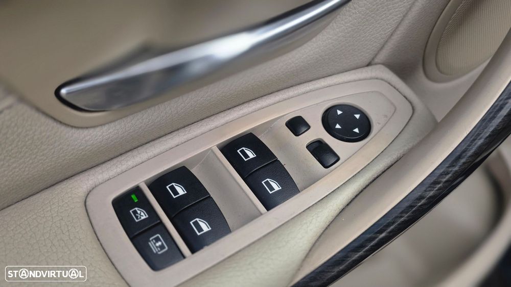 BMW 320 d Auto Line Luxury - 12