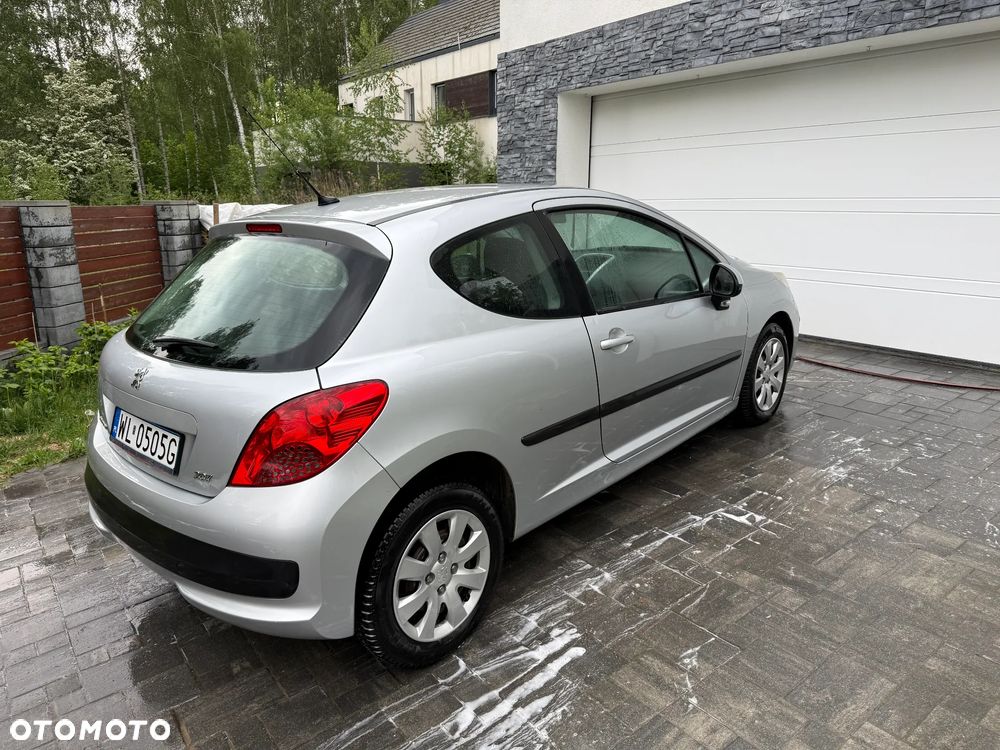 Peugeot 207 1.4 16V Trendy - 16
