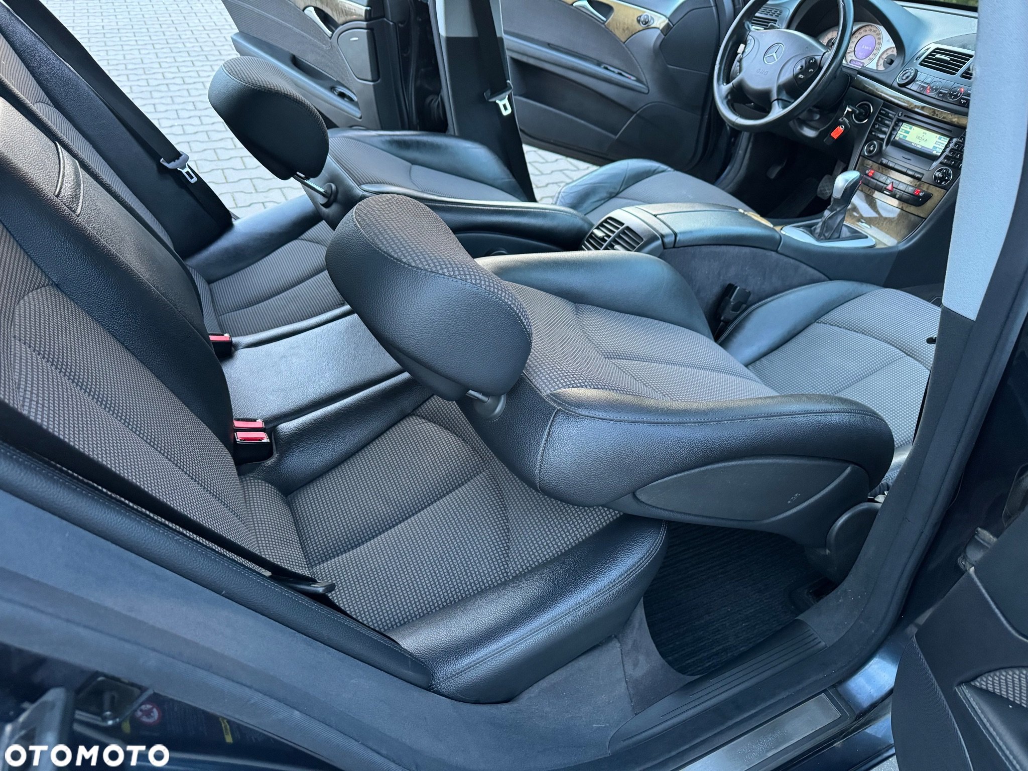 Mercedes-Benz Klasa E 200 T Kompressor Avantgarde Sport Edition - 6