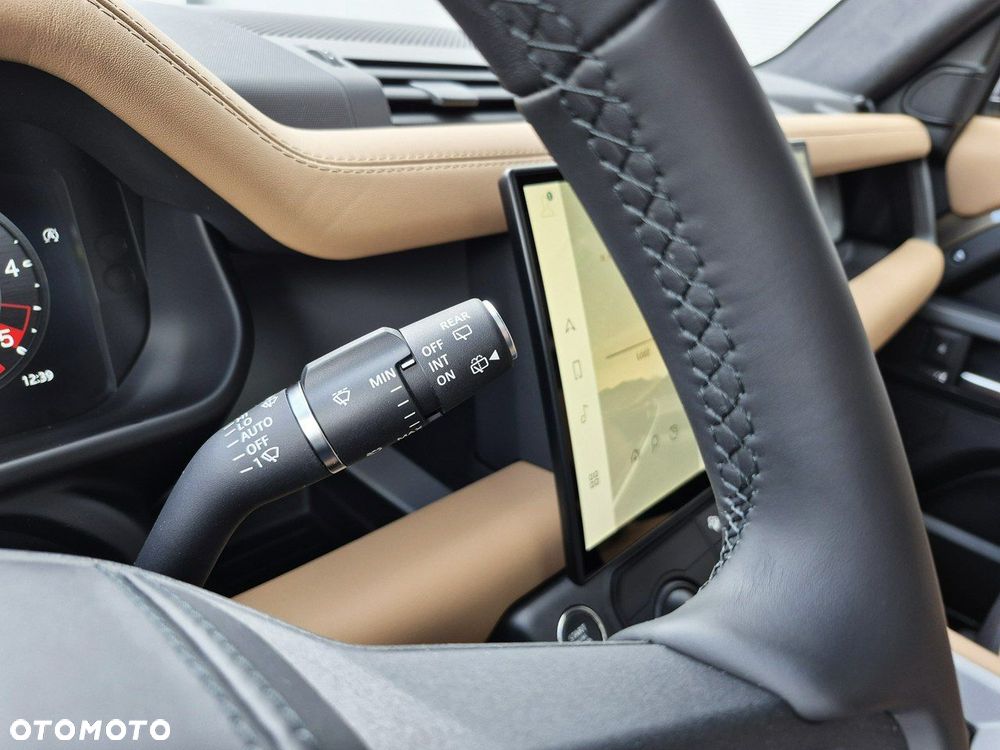 Land Rover Defender - 34