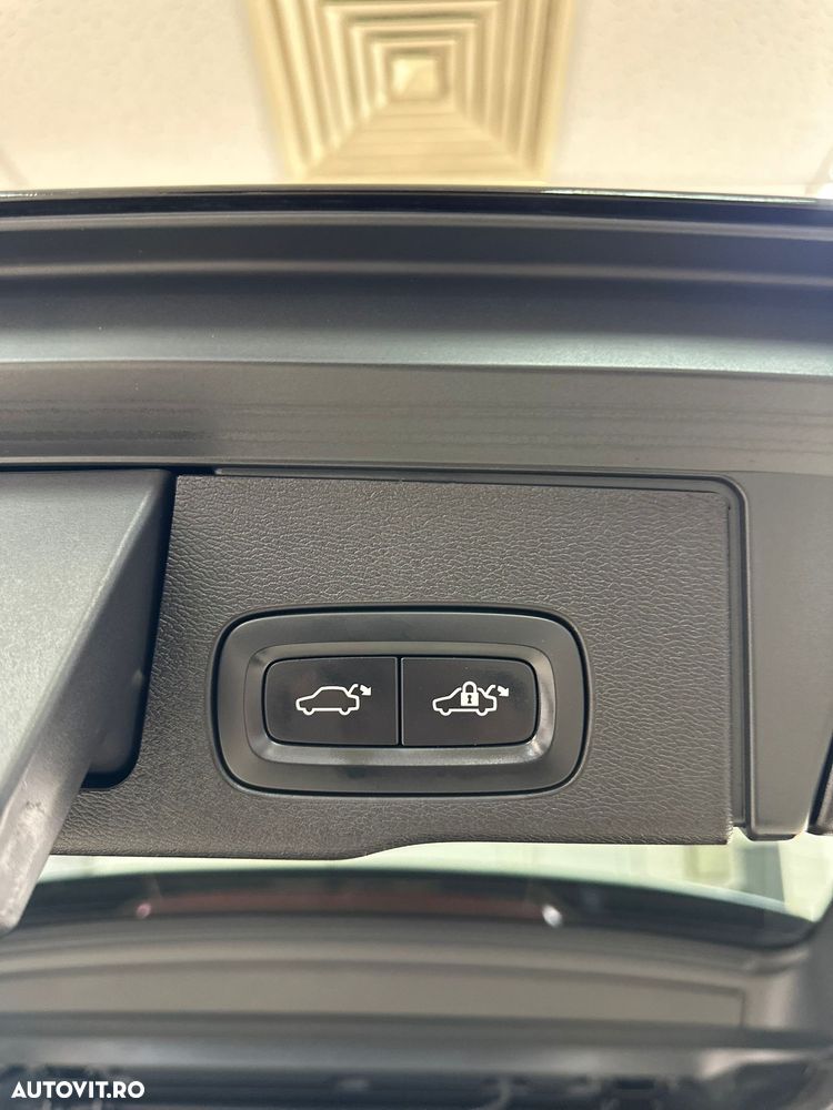 Volvo XC 60 B4 D AWD Geartronic Momentum Pro - 14