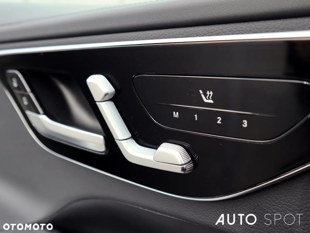 Mercedes-Benz Klasa C 180 9G-TRONIC AMG Line - 13