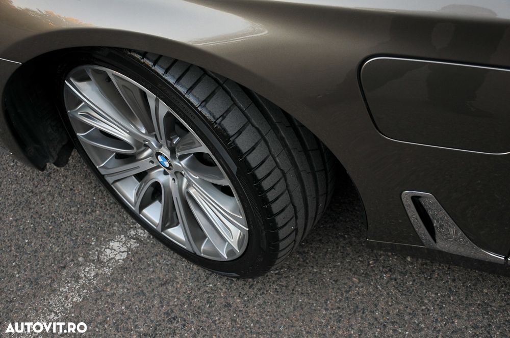 BMW Seria 7 740e iPerformance - 37