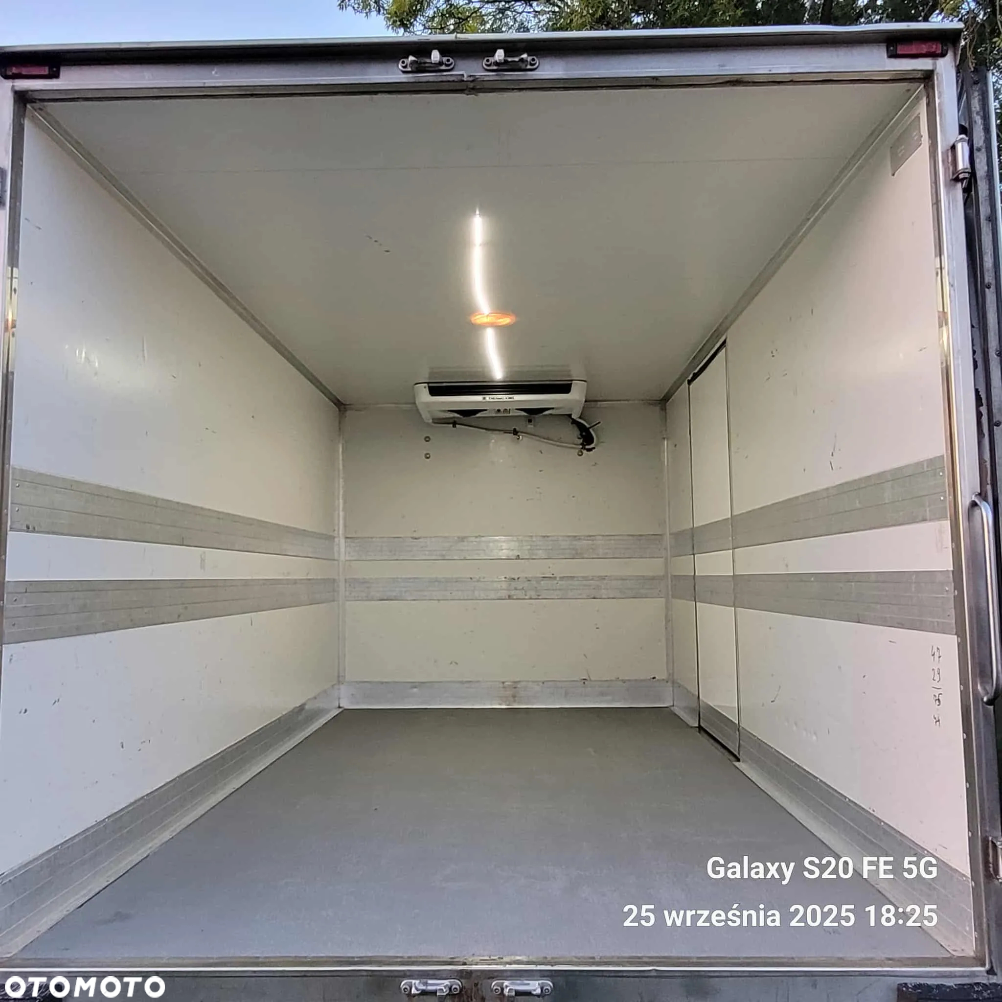 Iveco DAILY 3.0 150KM 35C15 Chłodnia IZOTERMA IGLOOKAR/THERMO KING+230V VAT 23% od 7 lat w moich rękach/SALON POLSKA - 6