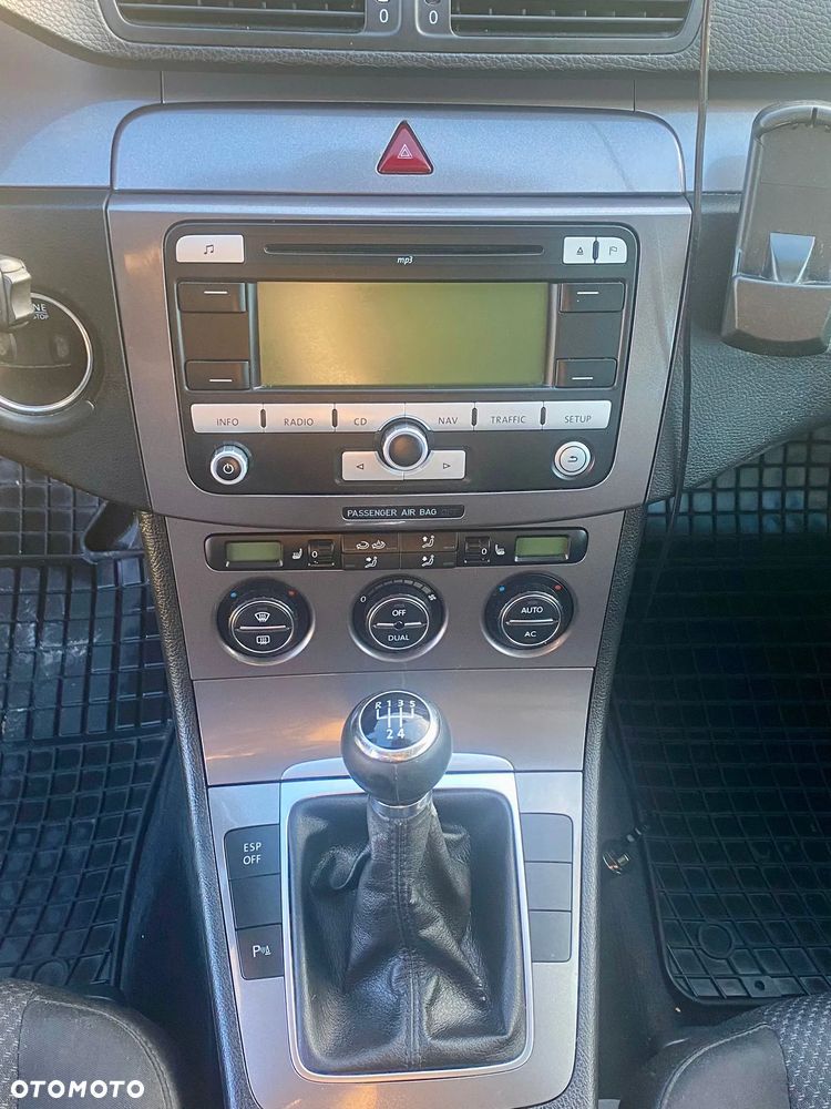 Volkswagen Passat 2.0 TDI DPF Trendline - 12