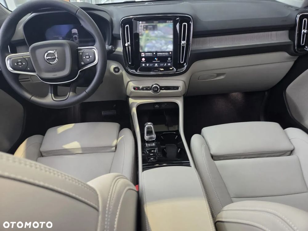 Volvo XC 40 B4 Plus Black Edition - 4