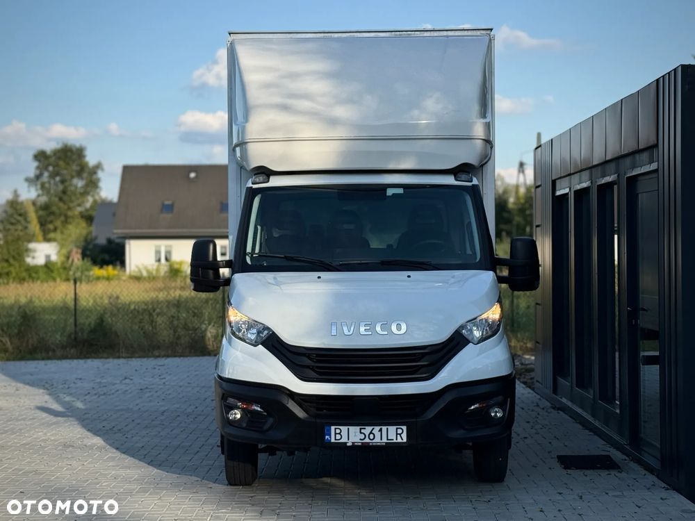 Iveco Daily 35C18 3.0 HPI 180KM / 2023 Rok Produkcji / Kontener 4,7m + Winda 750KG / 93.090KM PRZEBIEG / Automat Hi-Matic / ZAREJESTROWANY W PL - 2