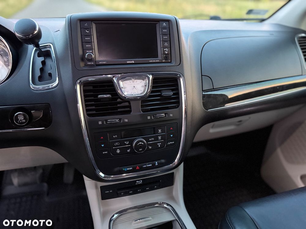 Chrysler Town & Country 3.6 Limited - 24