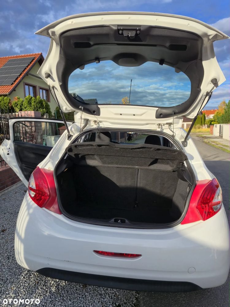 Peugeot 208 - 16