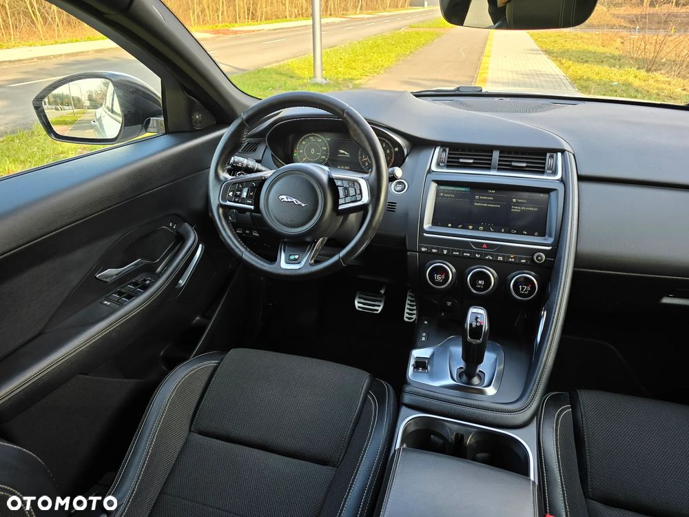 Jaguar E-Pace P200 AWD R-Dynamic - 28